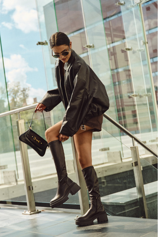 Naiste pikad saapad massiivsete kontsade ja platvormiga slip-on mudel pruuni värvi Florinne Naiste pikad saapad massiivsete kontsade ja platvormiga slip-on mudel pruuni värvi Florinne