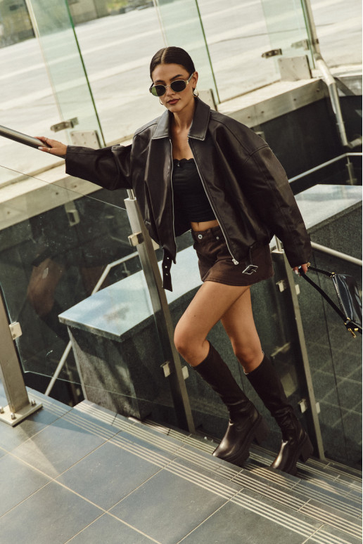 Naiste pikad saapad massiivsete kontsade ja platvormiga slip-on mudel pruuni värvi Florinne Naiste pikad saapad massiivsete kontsade ja platvormiga slip-on mudel pruuni värvi Florinne