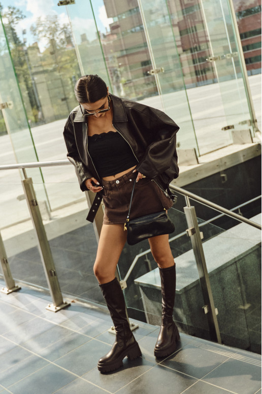 Naiste pikad saapad massiivsete kontsade ja platvormiga slip-on mudel pruuni värvi Florinne Naiste pikad saapad massiivsete kontsade ja platvormiga slip-on mudel pruuni värvi Florinne