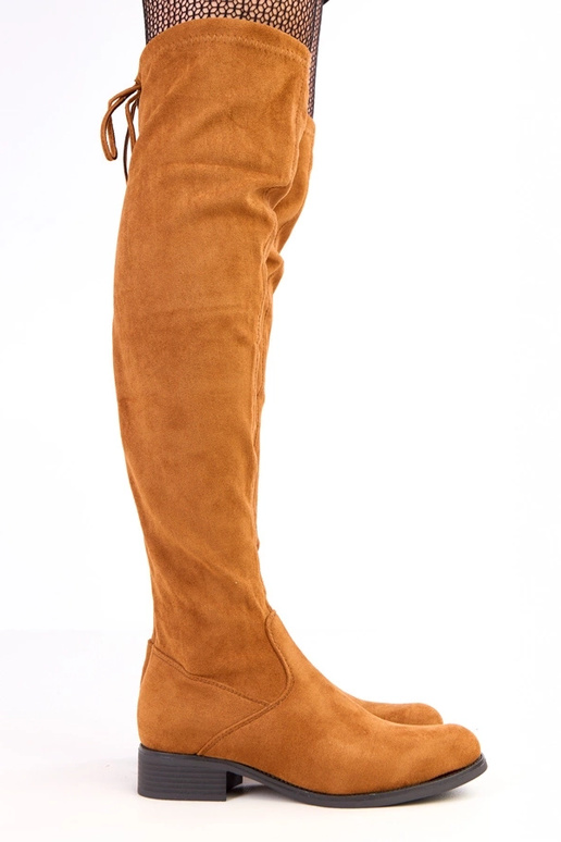 Pruunid pikad saapad lamedal tallal...