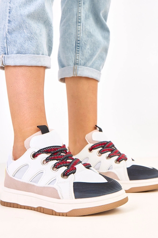 Mustad sportjalatsid paksude paeltega...