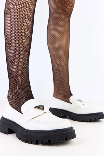 Valged naiste mokasiinid...