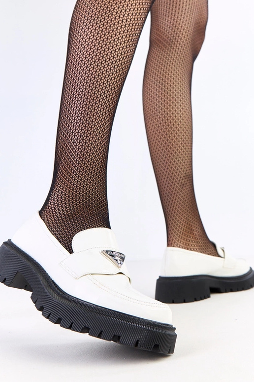 Valged naiste mokasiinid metallilise...