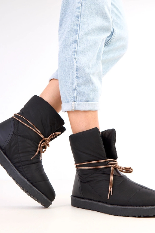 Mustad naiste talvejalanõud...