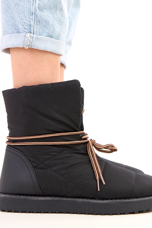 Mustad naiste talvejalanõud...