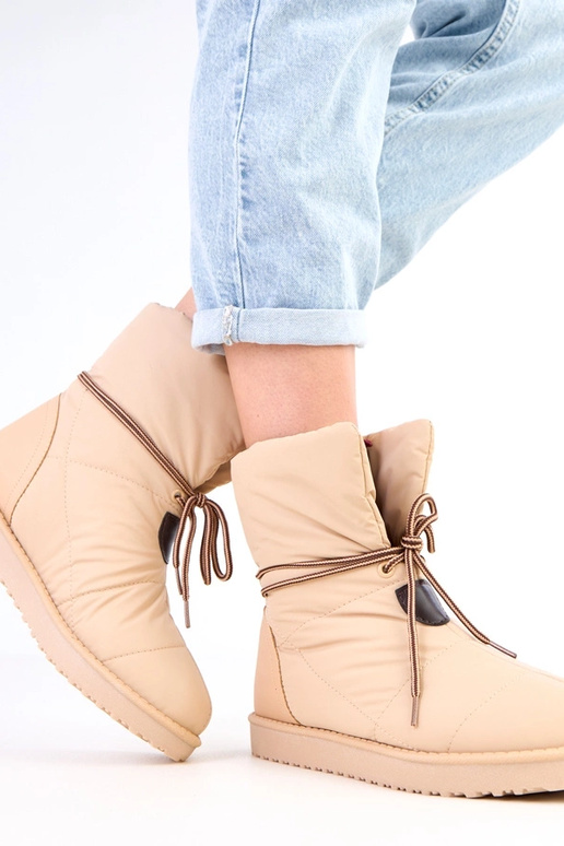 Smiltsede moterišed lume saapad...