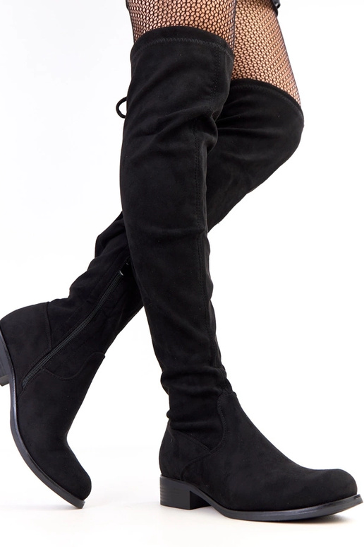 Mustad pikad saapad lamedal tallal...