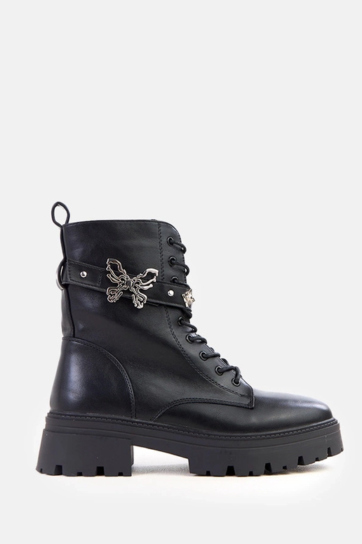 Mustad matkajalatsid liblikaga...