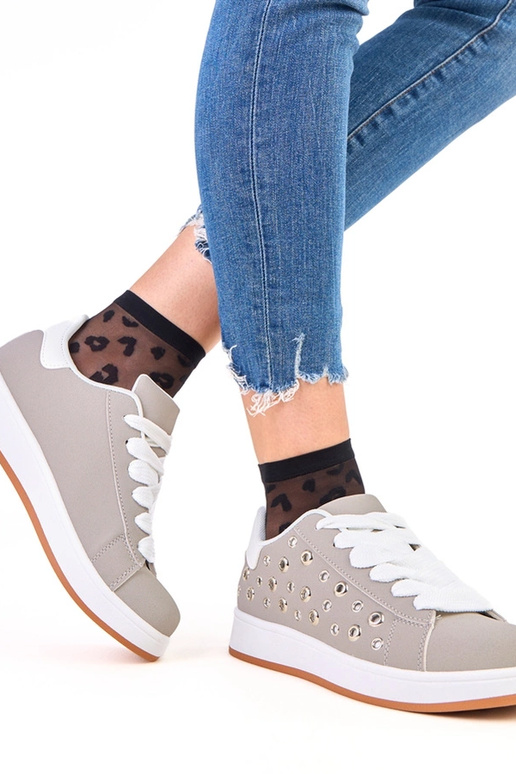 Hallid spordijalatsid platvormil...