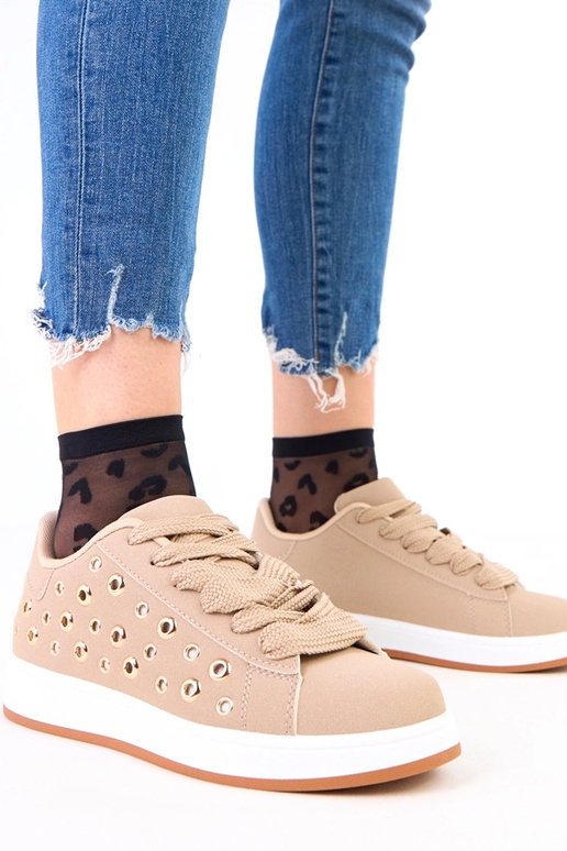 Pruunid spordijalatsid platvormil...