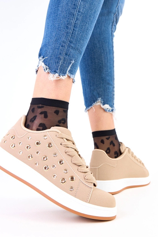 Pruunid spordijalatsid platvormil...