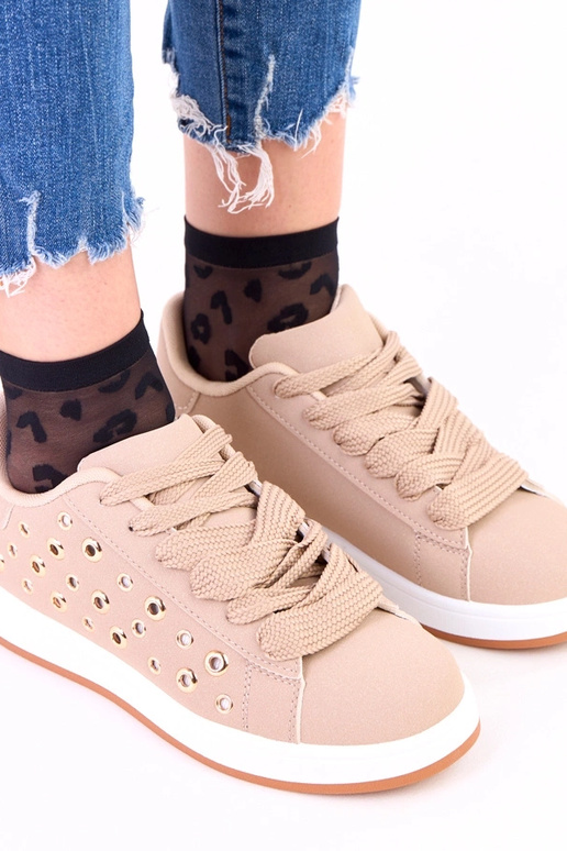 Pruunid spordijalatsid platvormil...