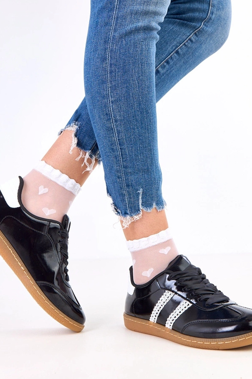 Mustad naiste spordijalatsid...