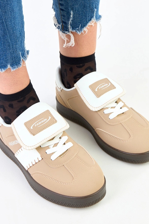 Pruunid spordijalatsid platvormil...