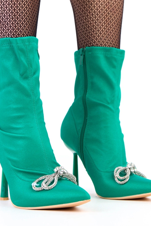Rohelised satiinist saapad tsirkoni...