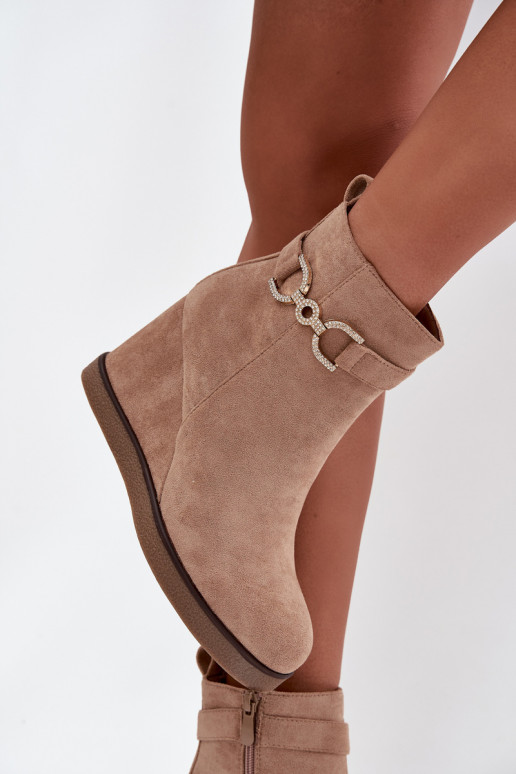 Pealiste poolsaapad Kiilu peal Koos Ornate Detalem beeži värvi Sellel onrivana