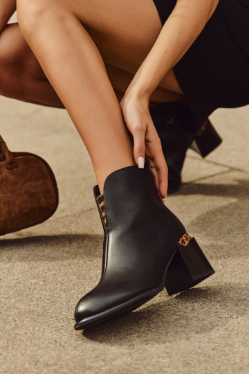 Nahkased naiste saapad, Vinceza 66811, must värv