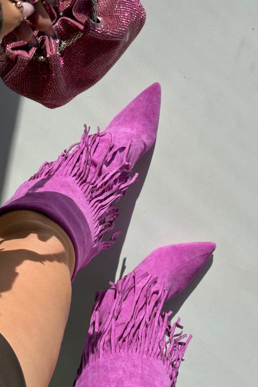 Naiste pikad saapad õhukeste kontsadega ja tutidega lilla värvitoonis Isalune Naiste pikad saapad õhukeste kontsadega ja tutidega lilla värvitoonis Isalune