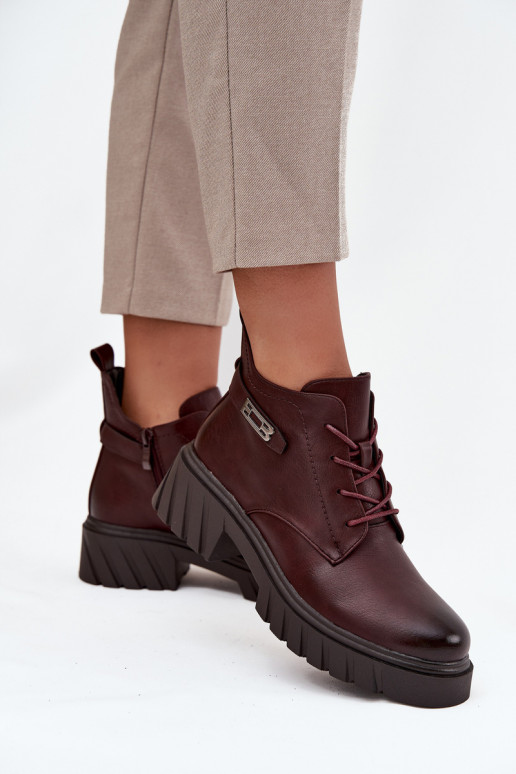 Sellel ondal voodriga Pealiste poolsaapad Klockis dekoreeritud kontsaga bordoo-värvi Therisse Sellel ondal voodriga Pealiste poolsaapad Klockis dekoreeritud kontsaga bordoo-värvi Therisse