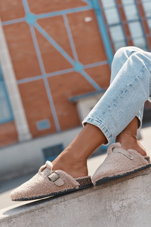 Naiste sussid karvasega „Typu Baranek" beežid