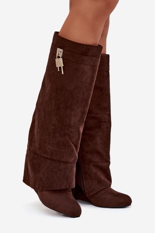 Naiste pikkade saapad platvormiga rihmade ja hõbedaste detailidega šokolaadi värvi Korivelle