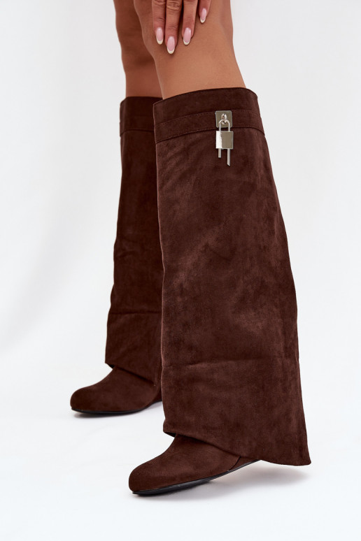 Naiste pikkade saapad platvormiga rihmade ja hõbedaste detailidega šokolaadi värvi Korivelle