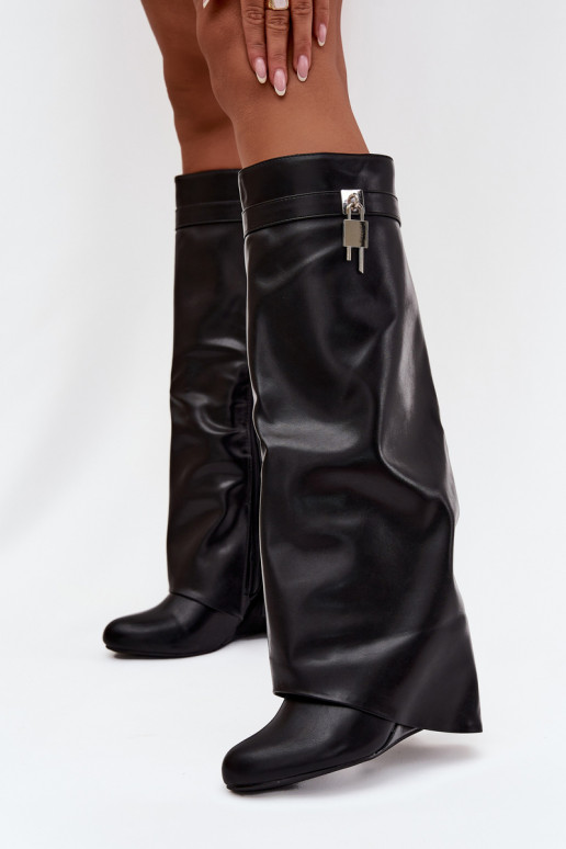 Naiste pikkade saapad platvormiga rihmade ja hõbedaste detailidega eko nahast musta värvi Korivelle Naiste pikkade saapad platvormiga rihmade ja hõbedaste detailidega eko nahast musta värvi Korivelle