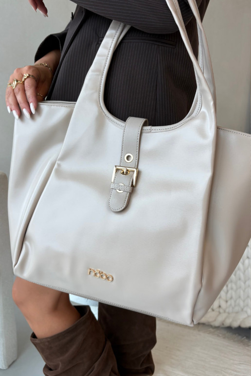 Käekott Ostlejaka neetide ja pandlaga NOBO BAG6010-015 Heledaltbeež