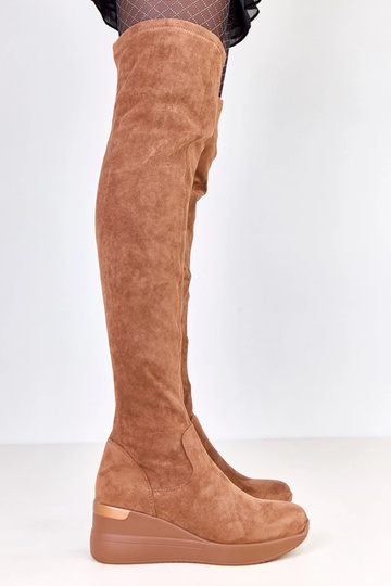 Pruunid kunstsametist...