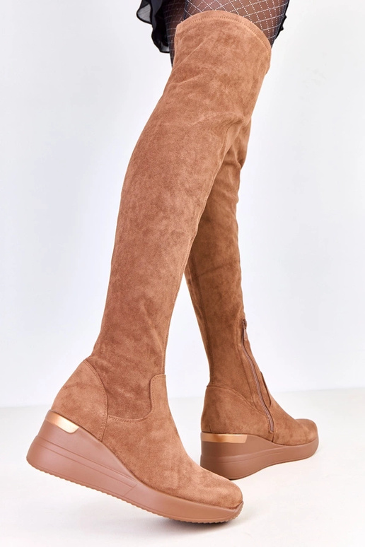 Pruunid kunstsametist saapad...