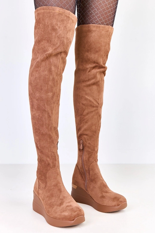 Pruunid kunstsametist saapad...