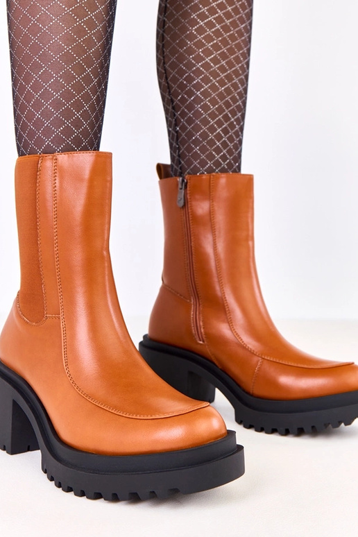 Pruunid kontsa saapad elastse...