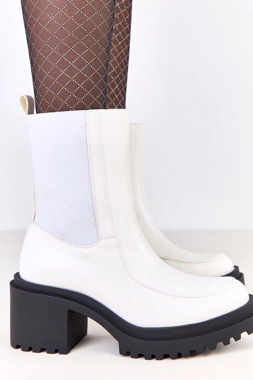 Valged kontsa saapad elastse...