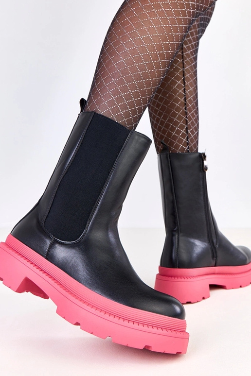 Mustad saapad roosa tallaga Fortley