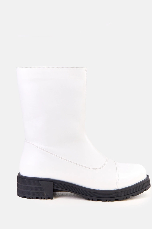 Valged naiste saapad tasase tallaga...