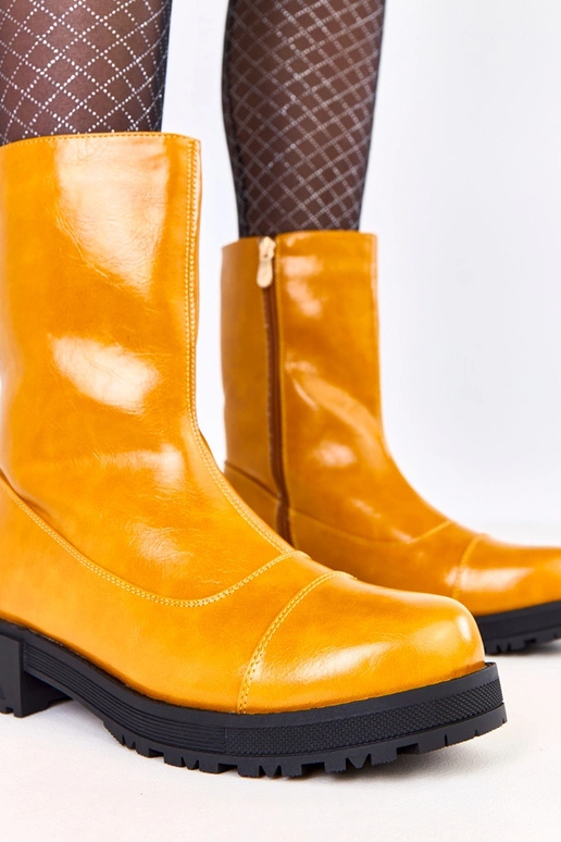 Oranžid naiste saapad tasase tallaga...