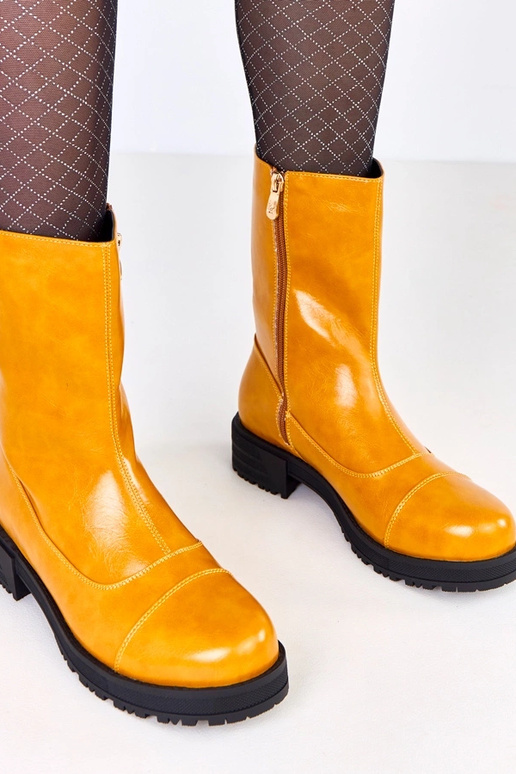 Oranžid naiste saapad tasase tallaga...