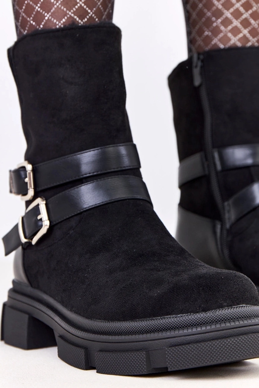 Mustad soojad saapad kinnituste ja...