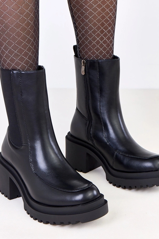 Mustad saapad kontsaga elastse...