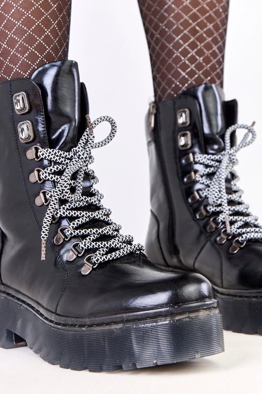 Mustad traperid platvormiga...