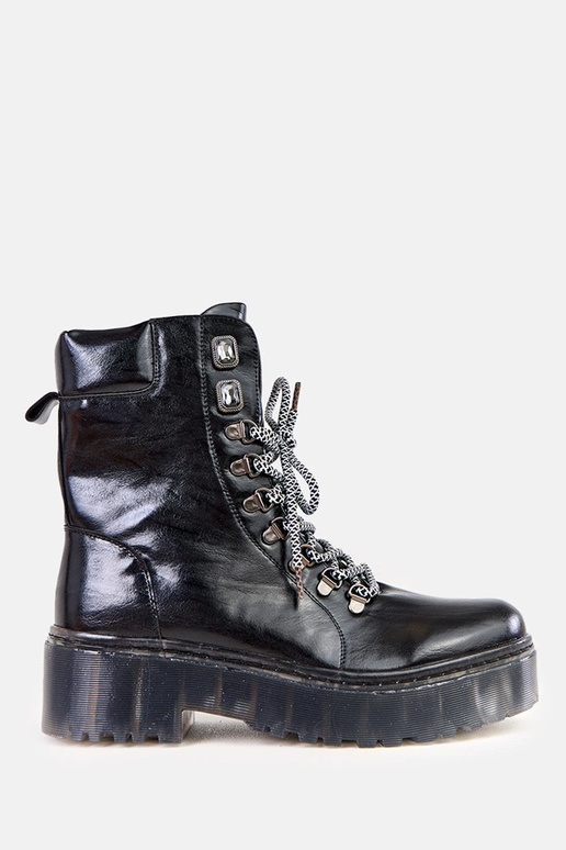 Mustad traperid platvormiga...