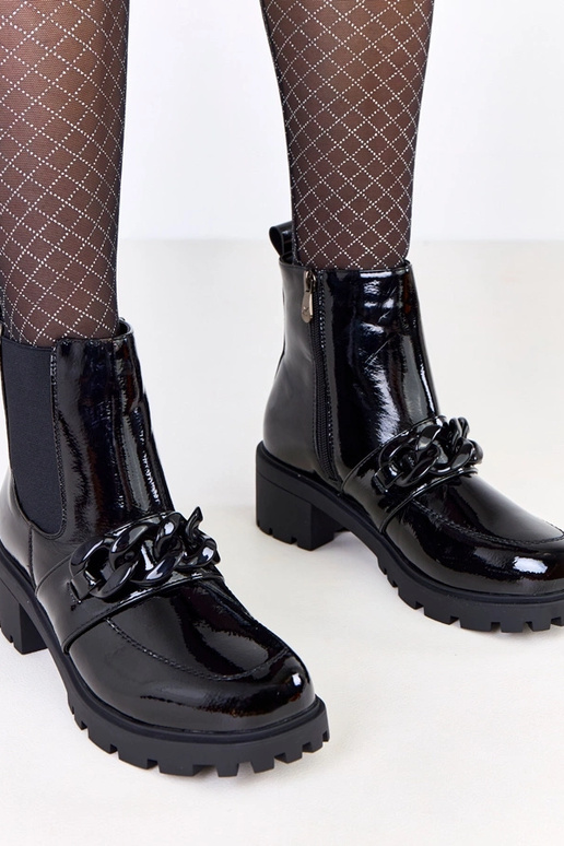 Mustad lakknahast saapad ahelaga Sentley