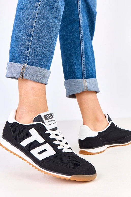 Mustad spordijalatsid valgete...