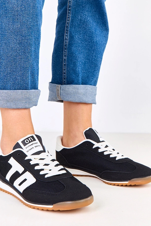 Mustad spordijalatsid valgete...