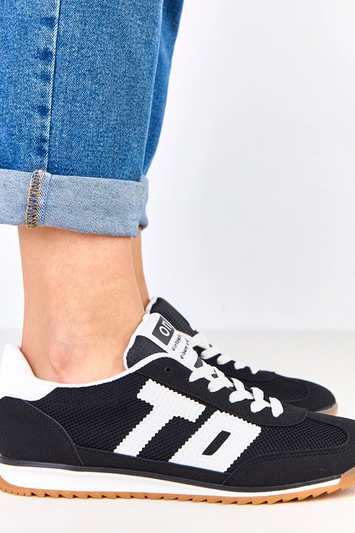 Mustad spordijalatsid valgete...