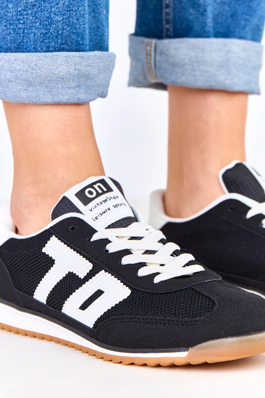 Mustad spordijalatsid valgete...