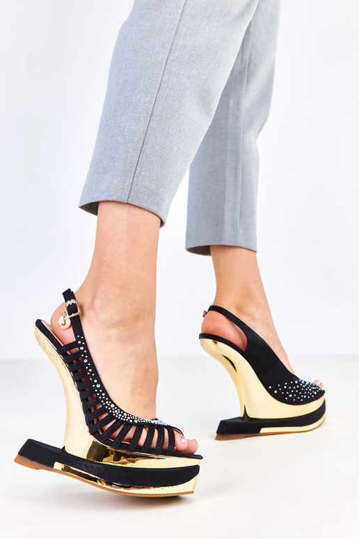 Mustad sandaalid tsirkonitega...