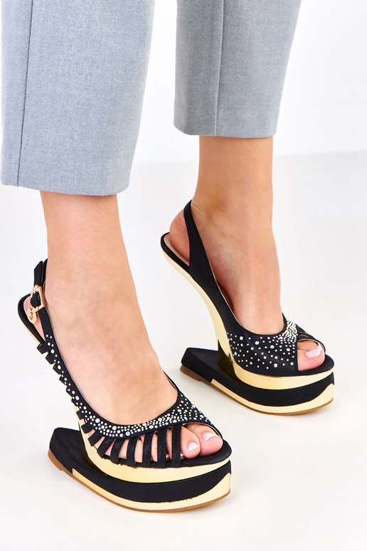 Mustad sandaalid tsirkonitega...