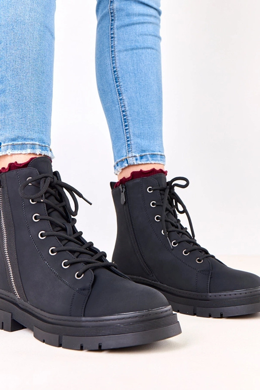 Mustad naiste tööjalatsid...