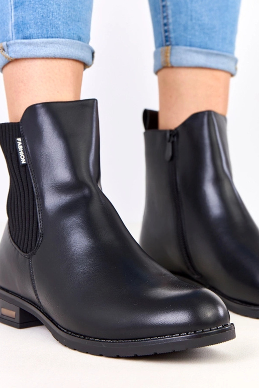 Mustad saapad lamealusel elastse...